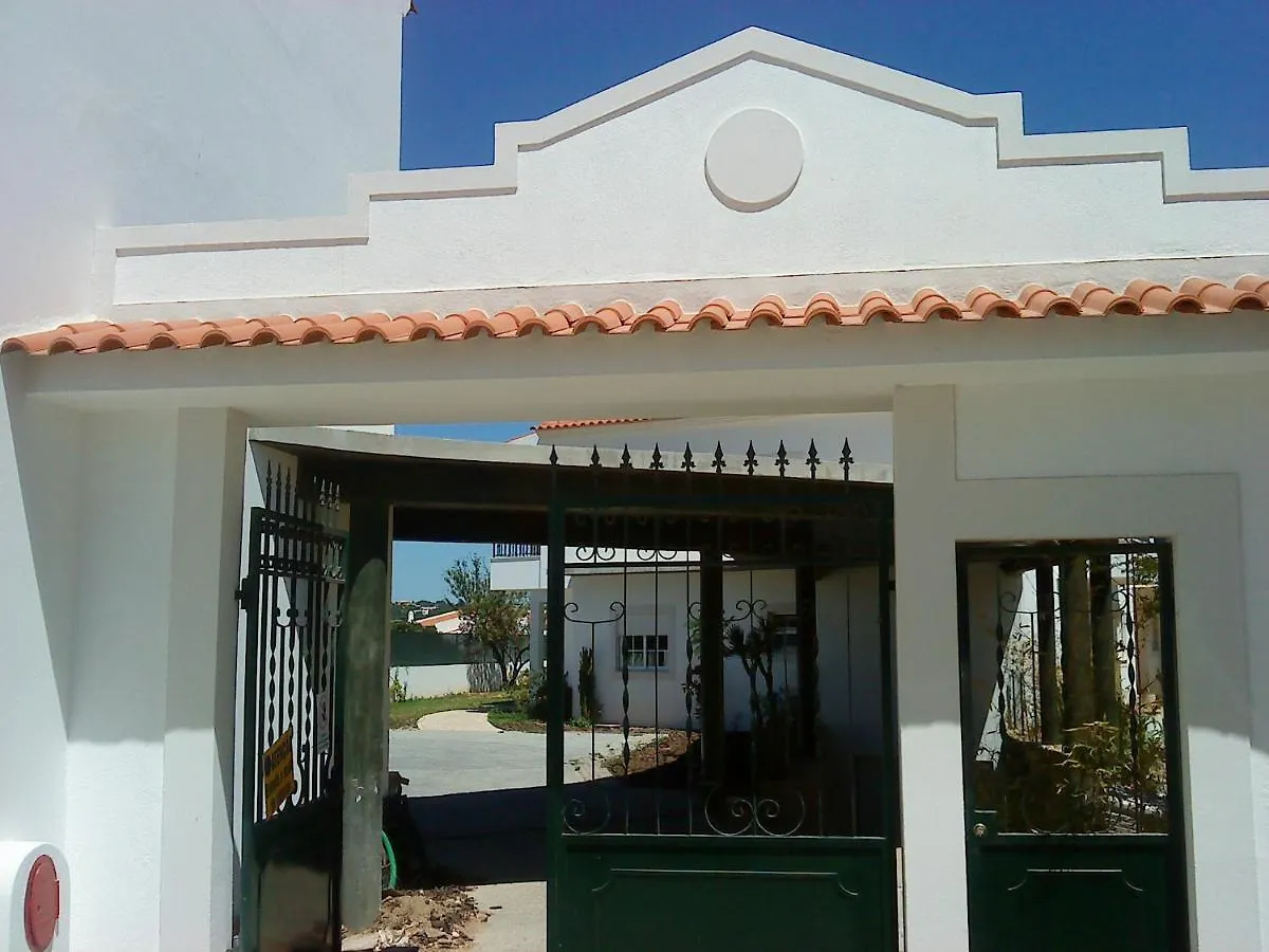 Charming 2-Bed Apartment In Olhos De Agua Albufeira