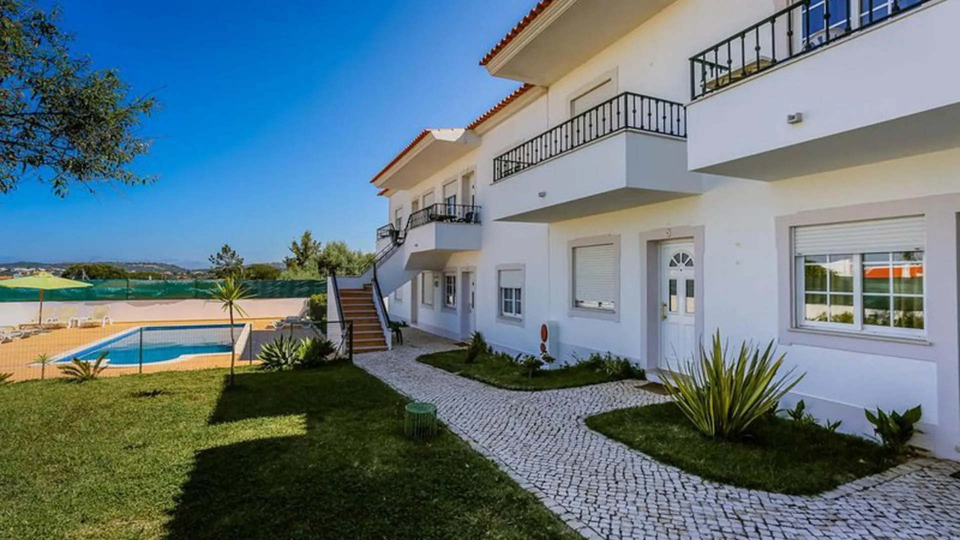 Charming 2-Bed Apartment In Olhos De Agua location